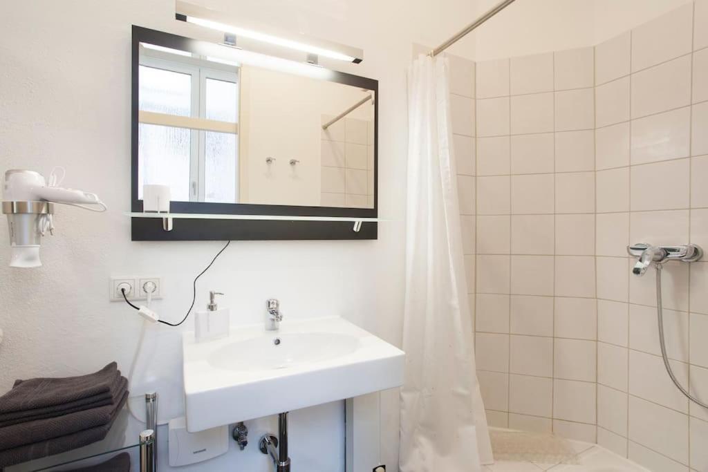 Exclusive 2-Room Souterrain Apartment Norimberga Esterno foto