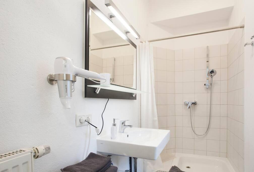Exclusive 2-Room Souterrain Apartment Norimberga Esterno foto