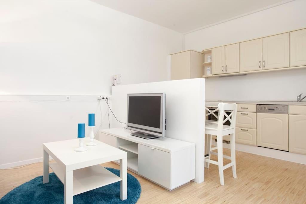 Exclusive 2-Room Souterrain Apartment Norimberga Esterno foto