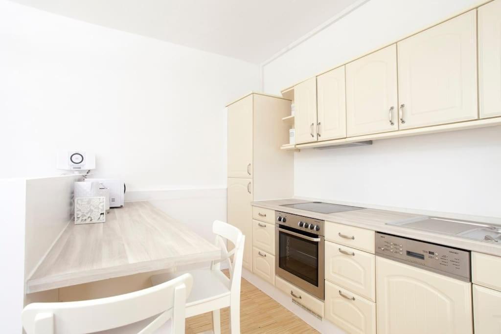 Exclusive 2-Room Souterrain Apartment Norimberga Esterno foto