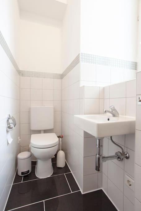 Exclusive 2-Room Souterrain Apartment Norimberga Esterno foto